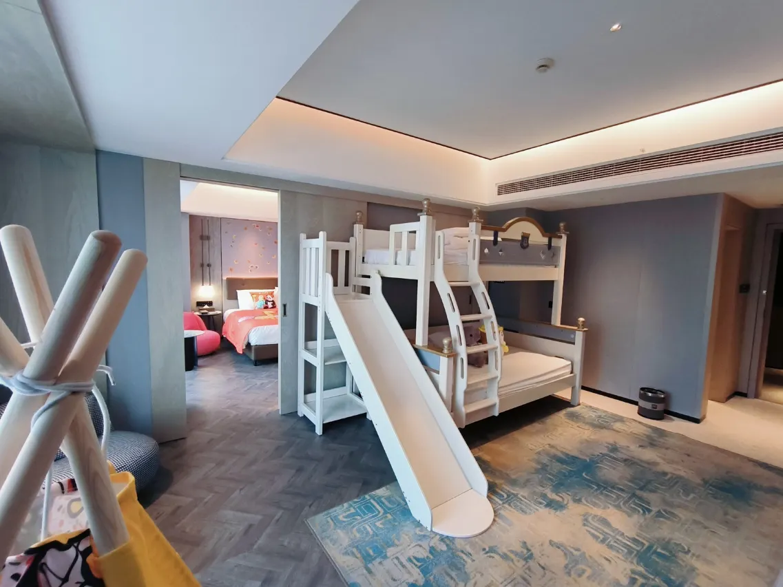 Lotus Pond Moonlight Family Suite