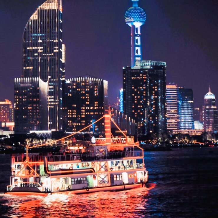 Magical Nights: How to Time Your Disneyland Fireworks with Huangpu River Cruises