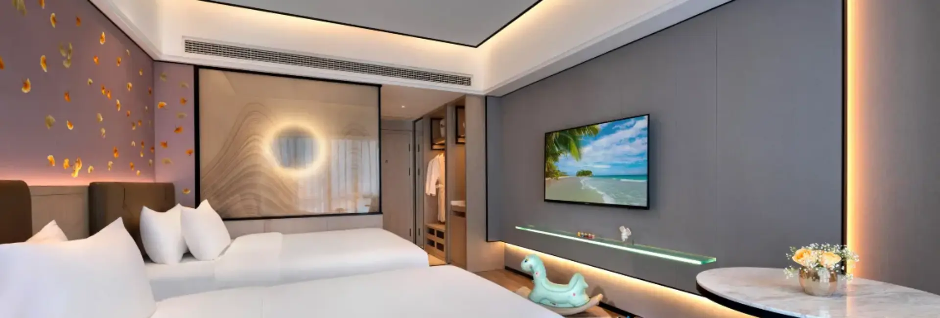 Lotus Ease Family Room (Panoramic Floor-to-Ceiling Window + Smart Control + Memory Foam Pillow)